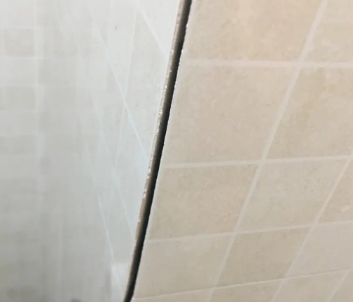 津南瓷砖空鼓维修公司分享阳台瓷砖脱落的修复过程可以分为以下几个步骤
