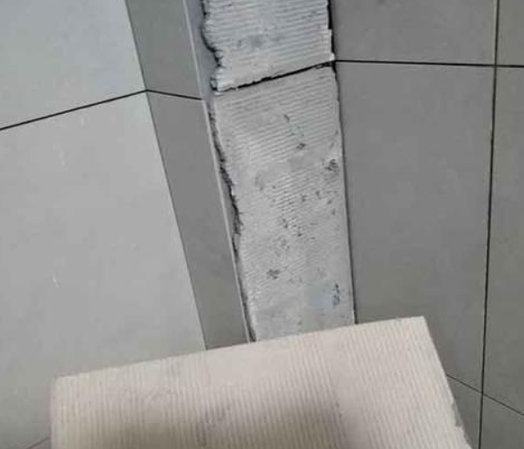津南瓷砖空鼓维修公司分享下厨房瓷砖脱落的补救措施。